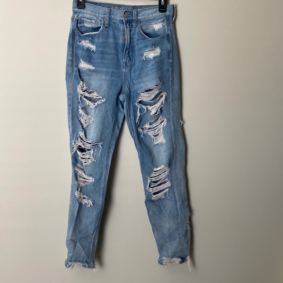 American Eagle womens size 2 distressed Mom Jeans - Picture 1 of 5